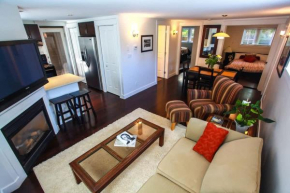 Grand Boulevard Retreat- quiet suite in North Vanc